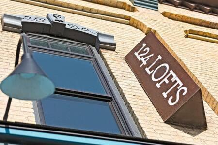 Hip Urban Loft-Small Town Charm-124 Lofts #2 West Dundee Eksteriør bilde