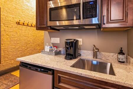 Hip Urban Loft-Small Town Charm-124 Lofts #2 West Dundee Eksteriør bilde