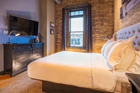 Hip Urban Loft-Small Town Charm-124 Lofts #2 West Dundee Eksteriør bilde